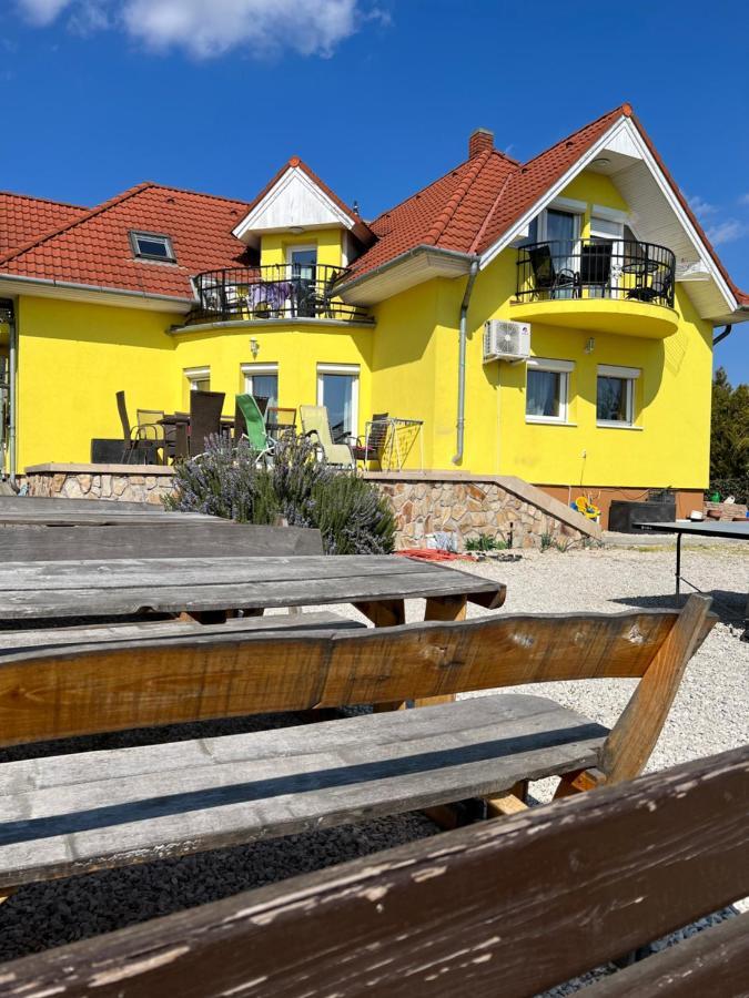 Ferienwohnung Csikos Apartman Gyenesdiás Exterior foto