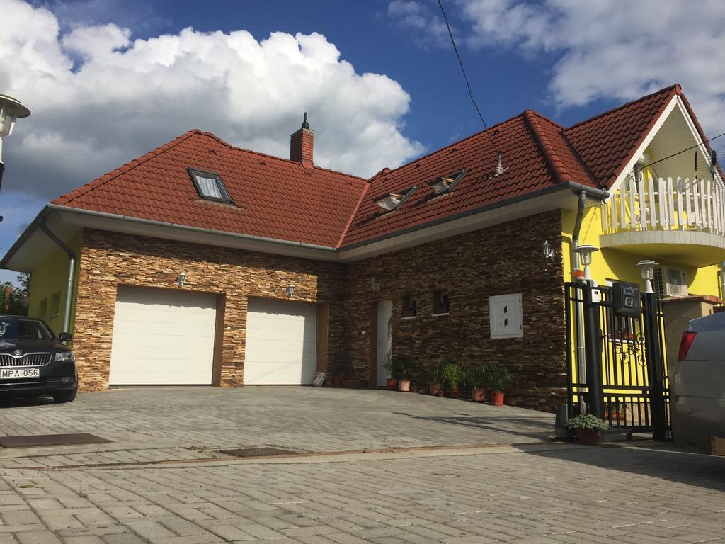 Ferienwohnung Csikos Apartman Gyenesdiás Exterior foto